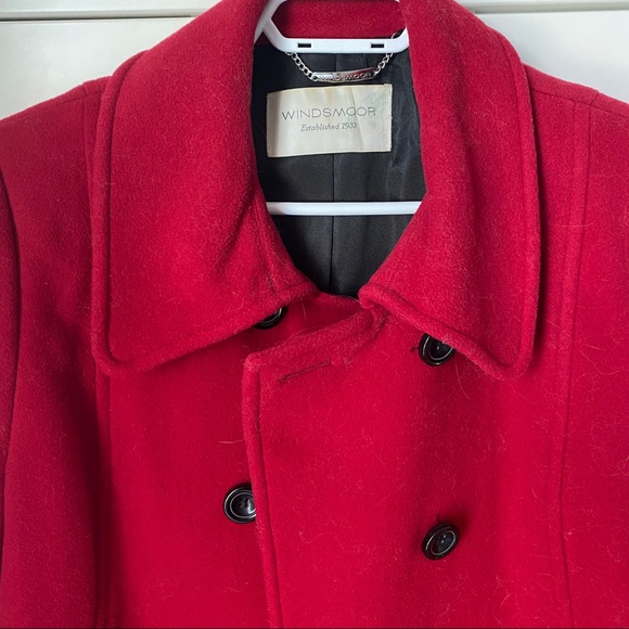 Short Red Coat - Picture 4 of 6